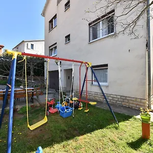 Traditional In With Garden Appartement