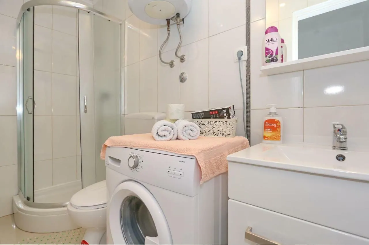 Apartment Anna 扎达尔